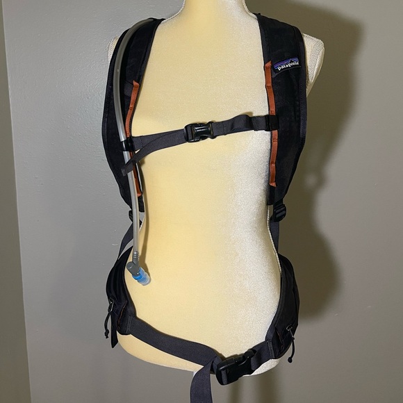 Patagonia Dirt Roamer Pack 20L, Black, S/M Size - Picture 6 of 7